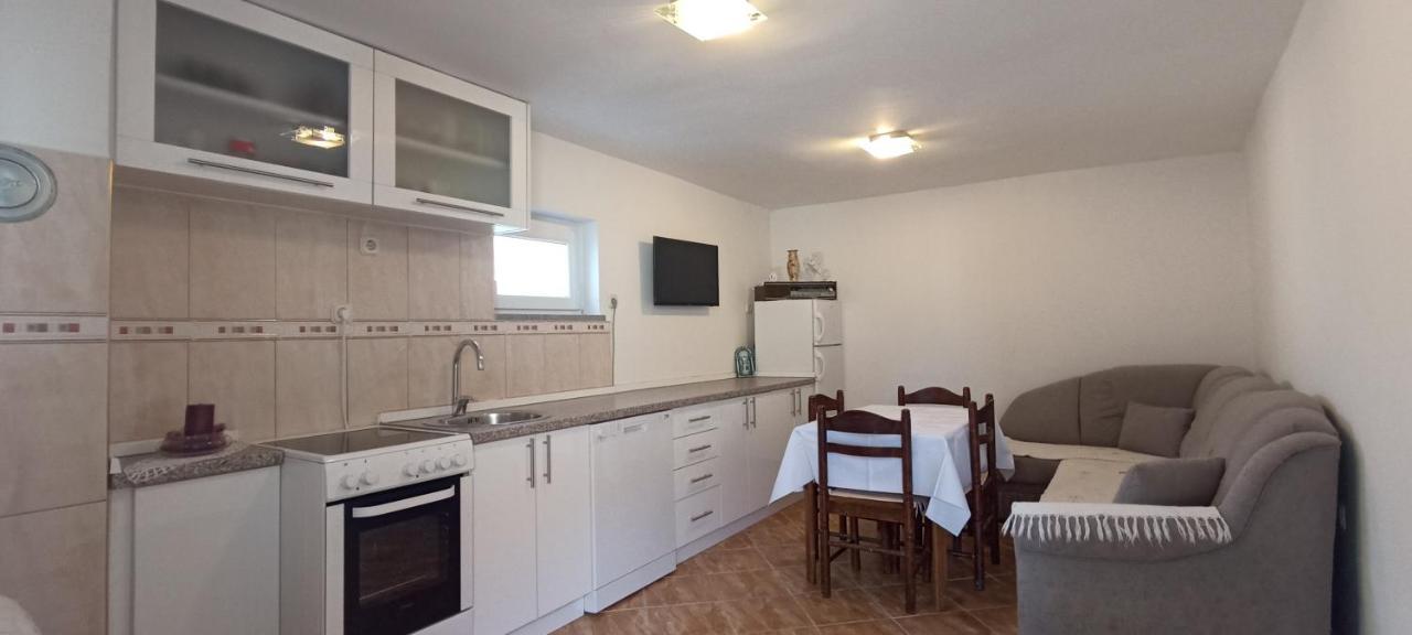 Apartman Vukalovic เทรบินเย ภายนอก รูปภาพ