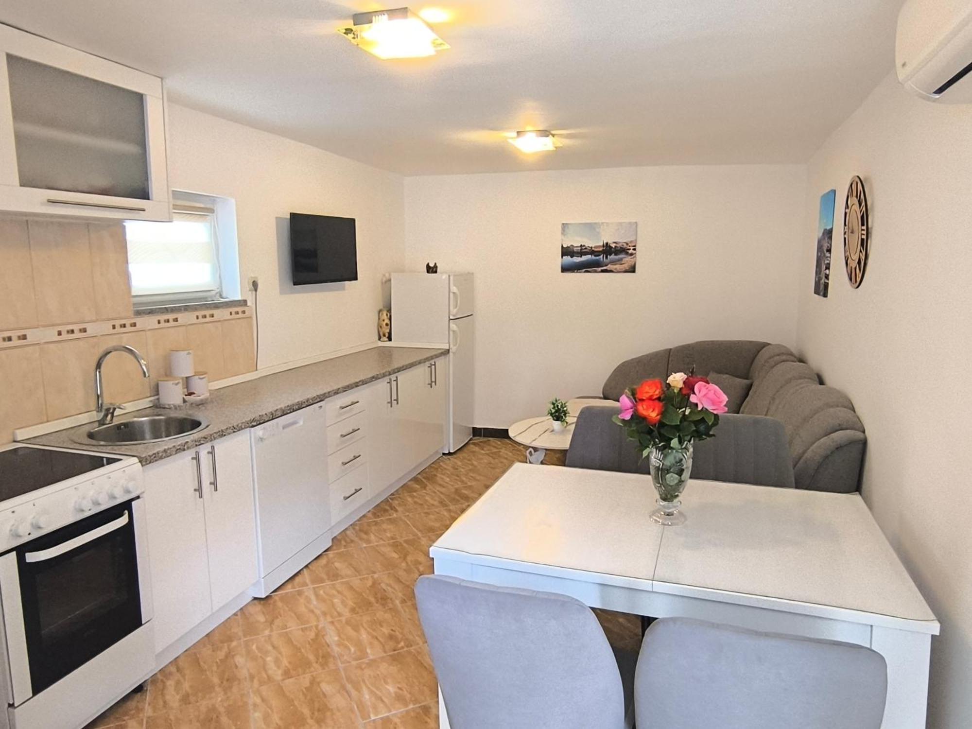 Apartman Vukalovic เทรบินเย ภายนอก รูปภาพ